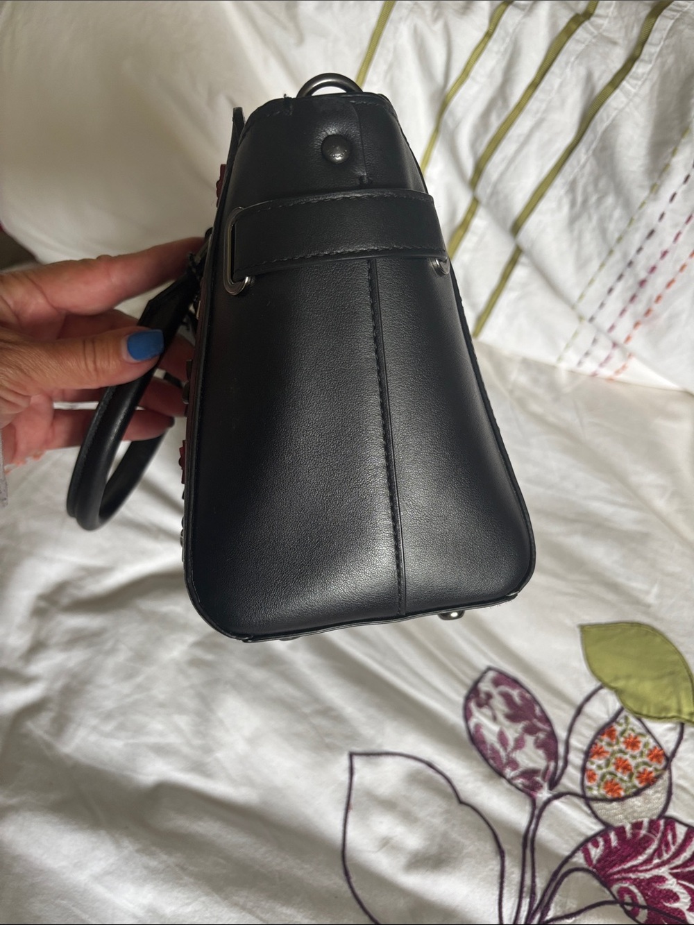 Coach Black Leather 27 Swagger Satchel w Rd & Blck Floral Appliqués w Gunmetal - Picture 4 of 10